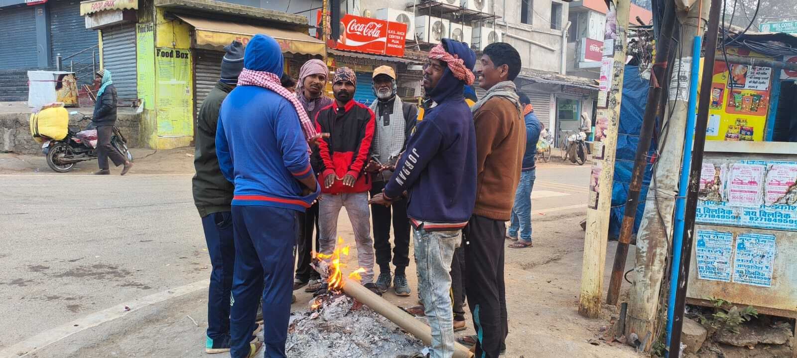 दिन में गुनगुनी धूप में पिकनिक स्पॉट में उमड़ रहे हैं सैलानी