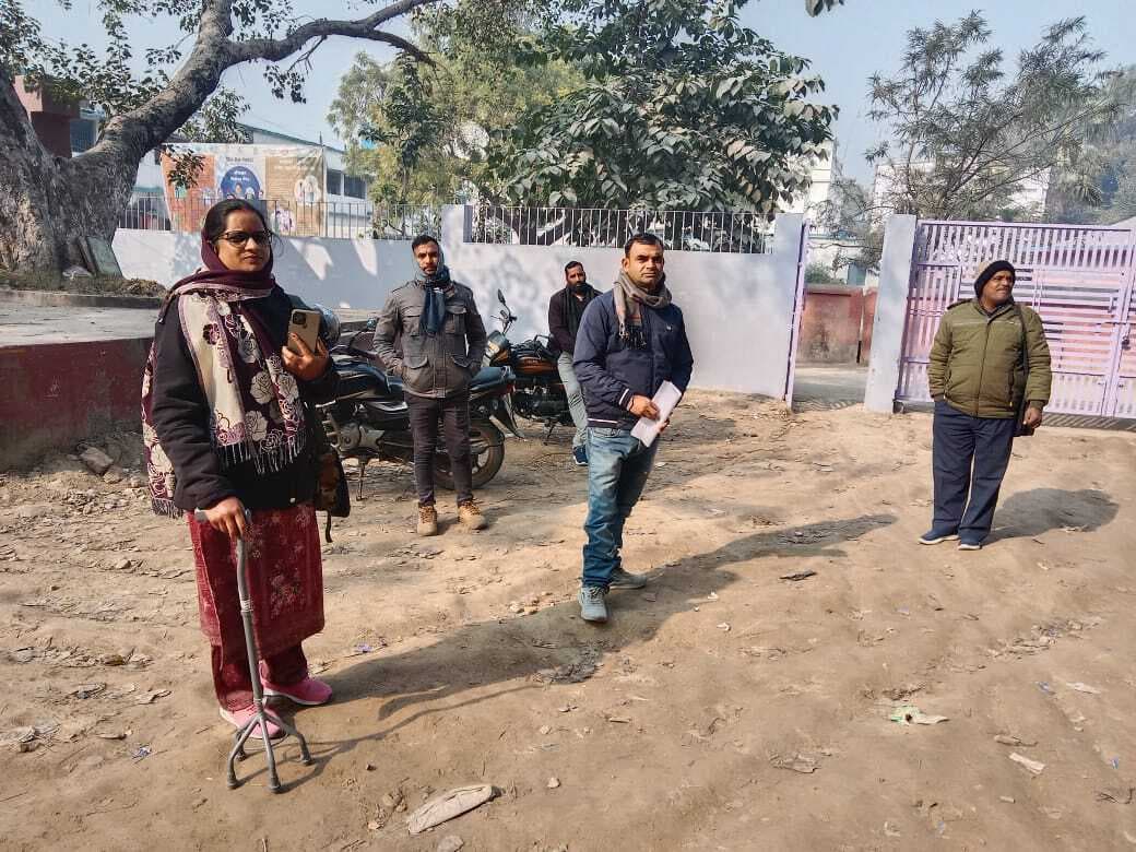 आदेश के बावजूद नहीं पहुंचे पदाधिकारी व कर्मी, शिक्षा कार्यालय बंद रहने से भटकते रहे शिक्षक