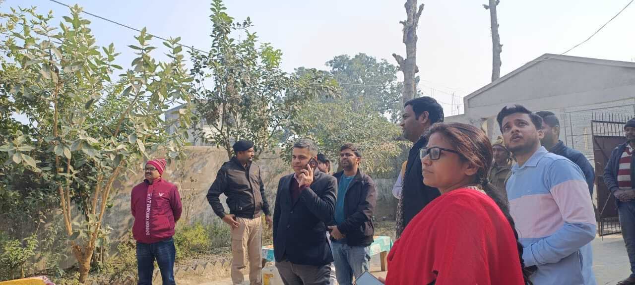 डीएम ने किया कस्तूरबा गांधी बालिका आवासीय विद्यालय का औचक निरीक्षण, नये बच्चों के नामांकन का दिया निर्देश