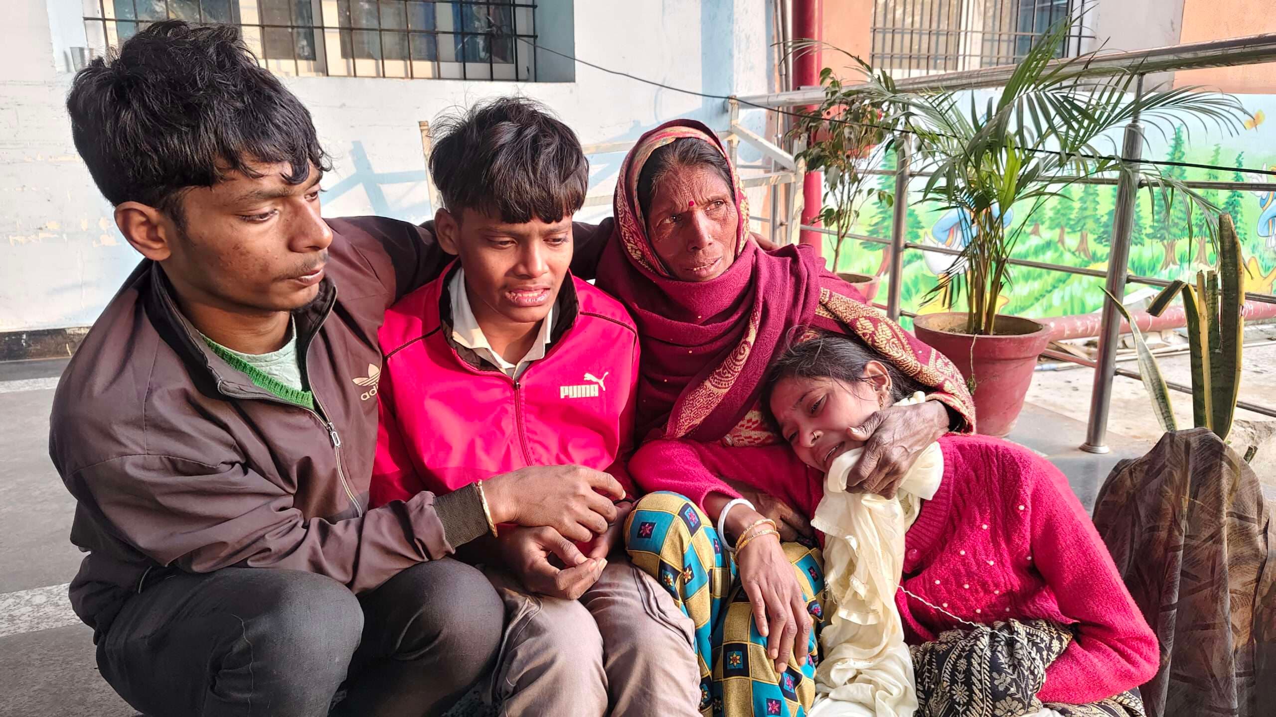 सड़क हादसे में बाइक सवार अधेड़ महिला की मौत