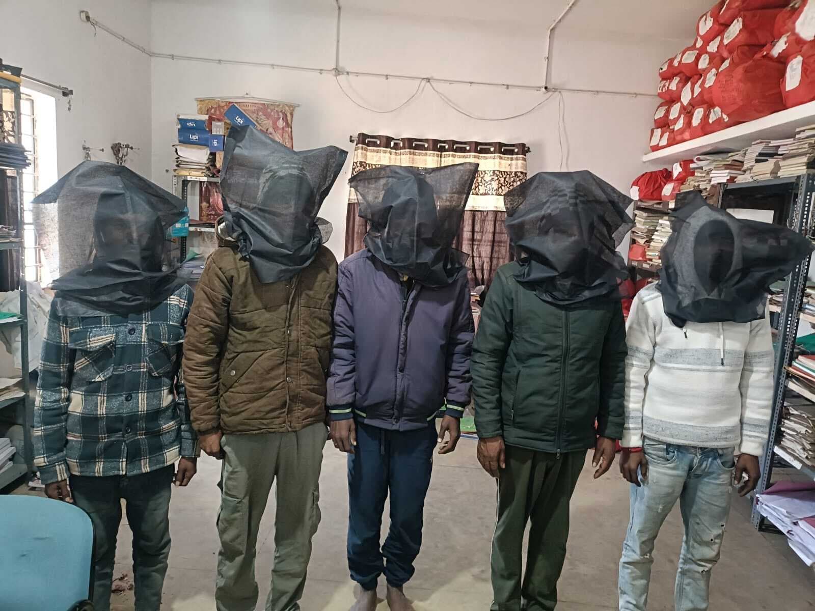 Deoghar News : ब्राउन शुगर के साथ पांच युवक गिरफ्तार, भेजा जेल