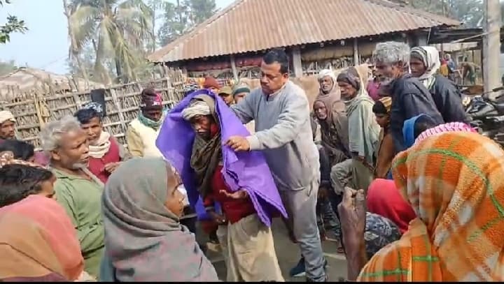 सांसद प्रतिनिधि ने कंबल का किया वितरण