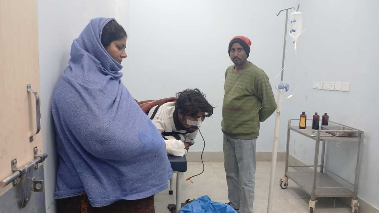 कर्ज के दबाव में मुर्गा व्यवसायी ने खाया जहर, सदर अस्पताल में भर्ती