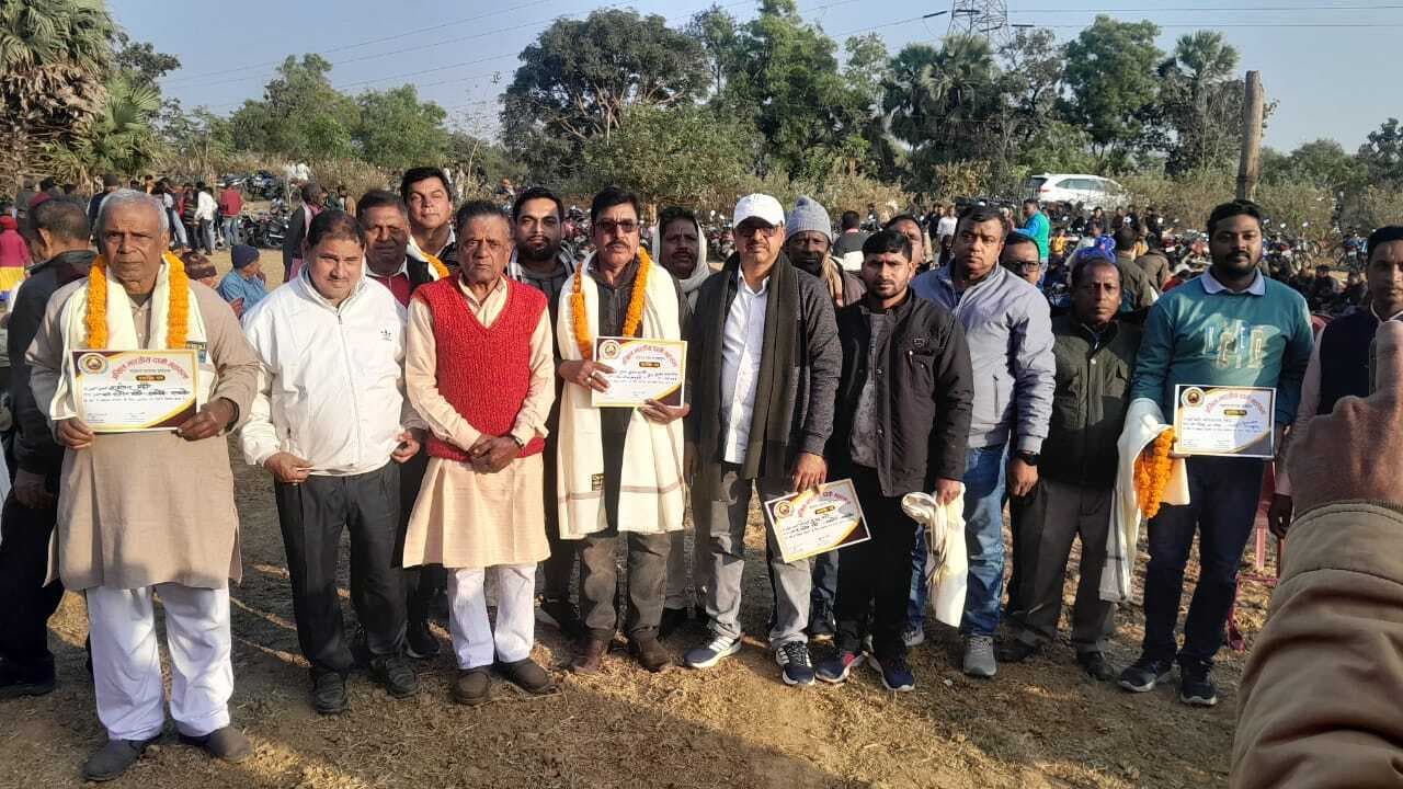 दांगी महासभा ने समाज के युवा व प्रबुद्धजनों को किया सम्मानित