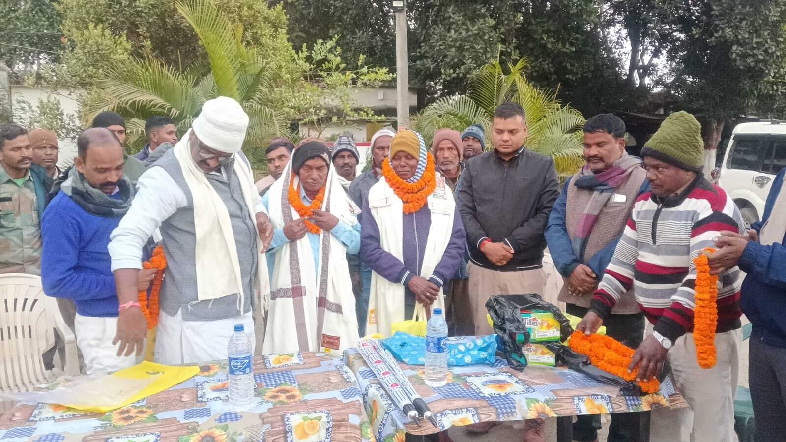 सेवानिवृत्ति पर चौकीदारों को दी गयी विदाई