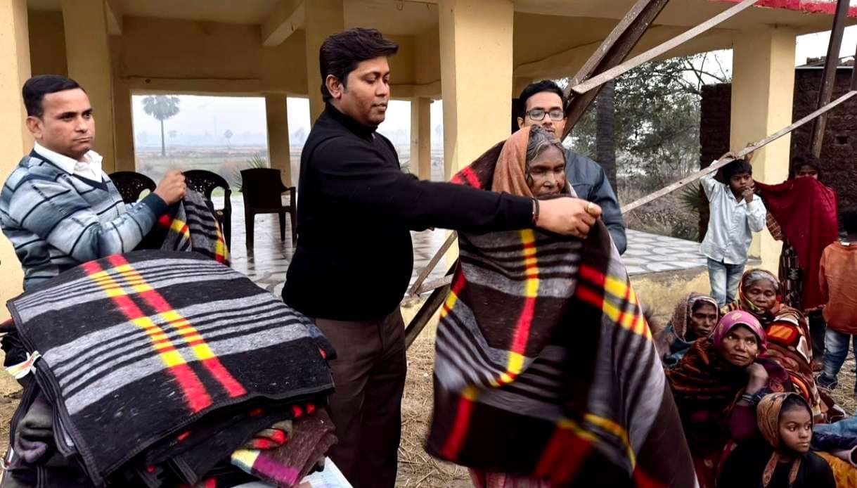 एसडीओ ने जरूरतमंदों के बीच बांटे कंबल