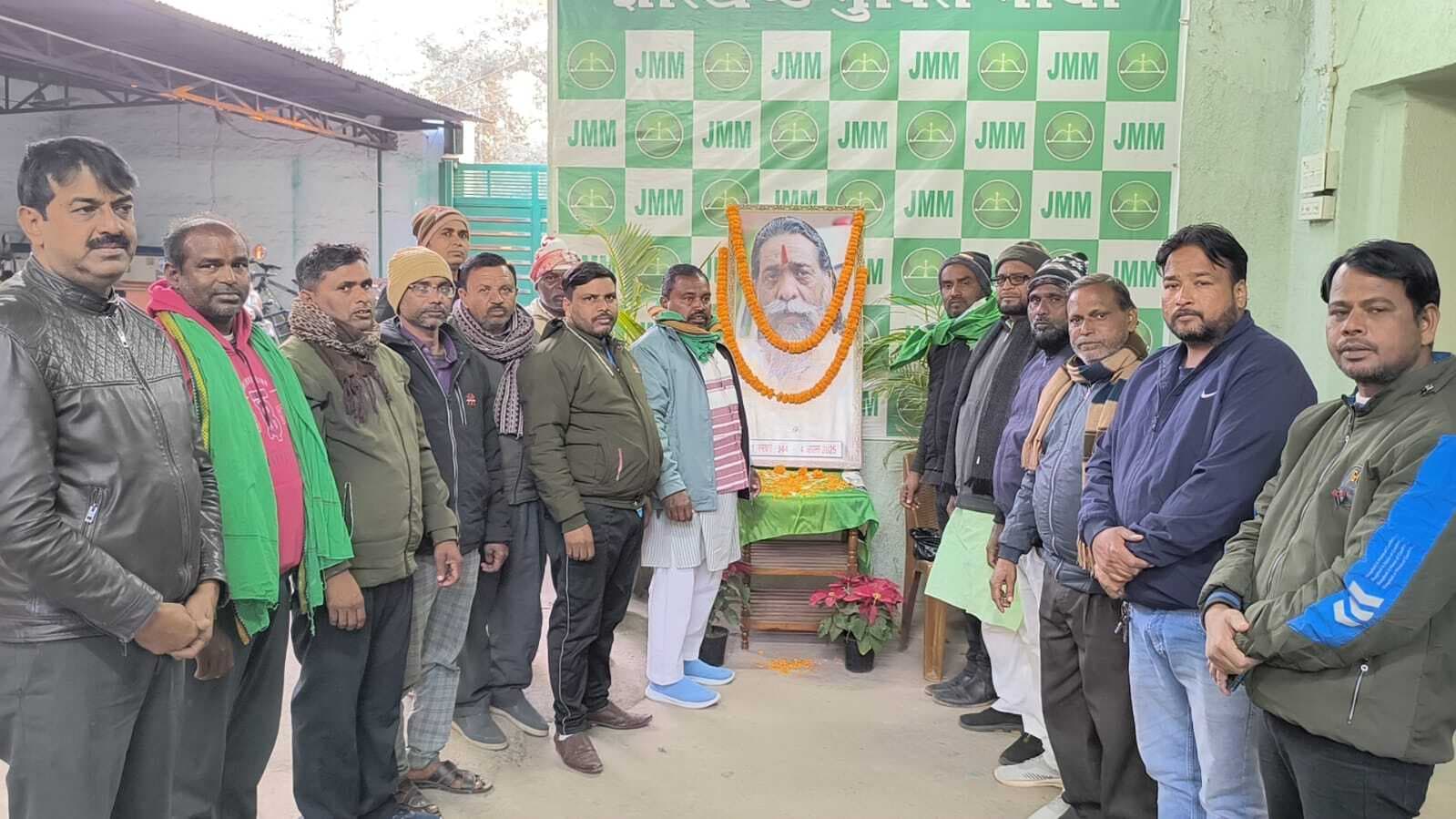 झामुमो कार्यकर्ताओं ने मनाया शिबू सोरेन की जयंती