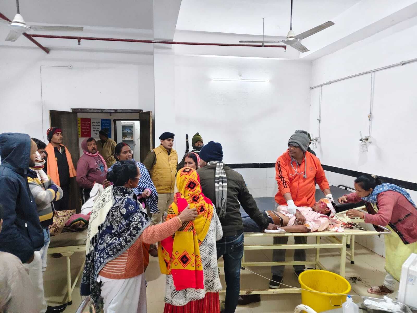 अनियंत्रित बाइक दुर्घटनाग्रस्त, युवक घायल