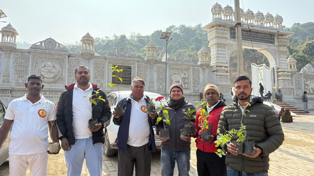 बाबा गणिनाथ टीम ने चलाया स्वच्छता अभियान