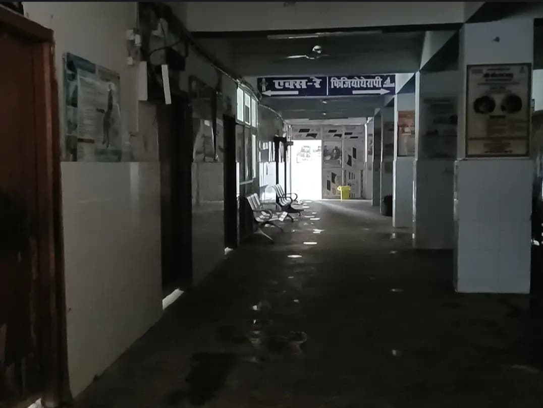 सदर अस्पताल में तीन घंटे तक बिजली रही गुल, मरीज परेशान