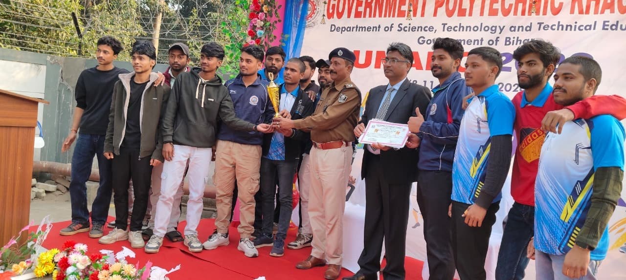 इंडोर व आउटडोर गेम्स प्रतियोगिता में प्रतिभागियों को किया सम्मानित