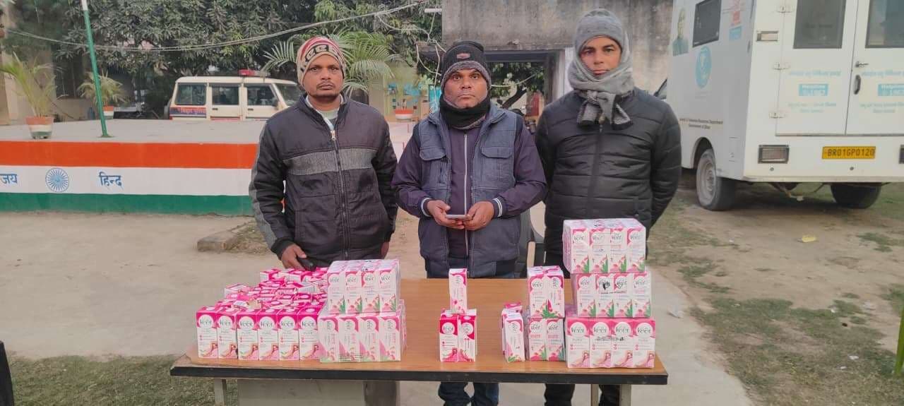 पुलिस ने पांच हज़ार लीटर अवैध महुआ शराब किया नष्ट