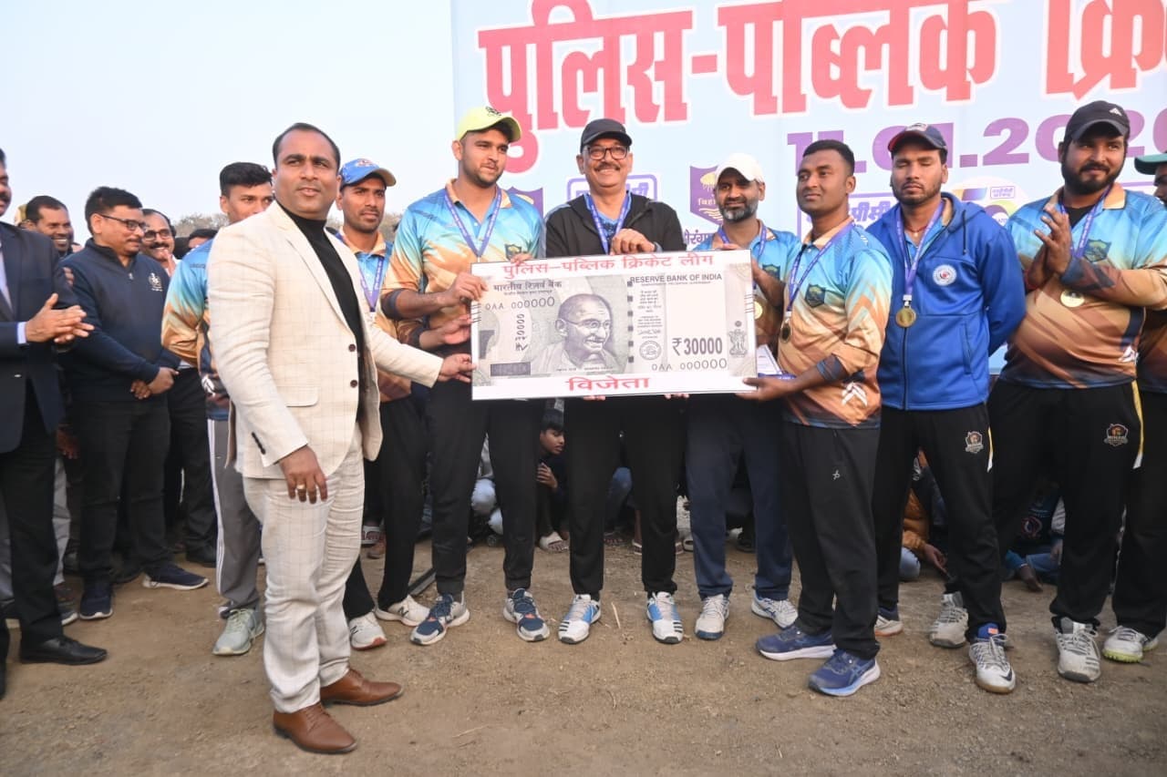पुलिस–पब्लिक क्रिकेट टूर्नामेंट का विजेता बनी नगर थाने की टीम