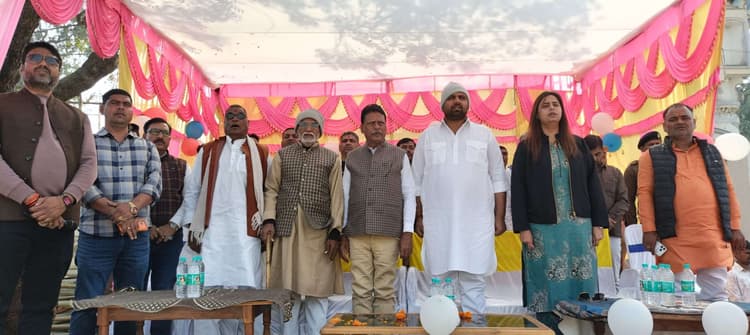 नवीनगर में क्रिकेट मैच का शुभारंभ, चंदौखर ने बरियावां को हराया