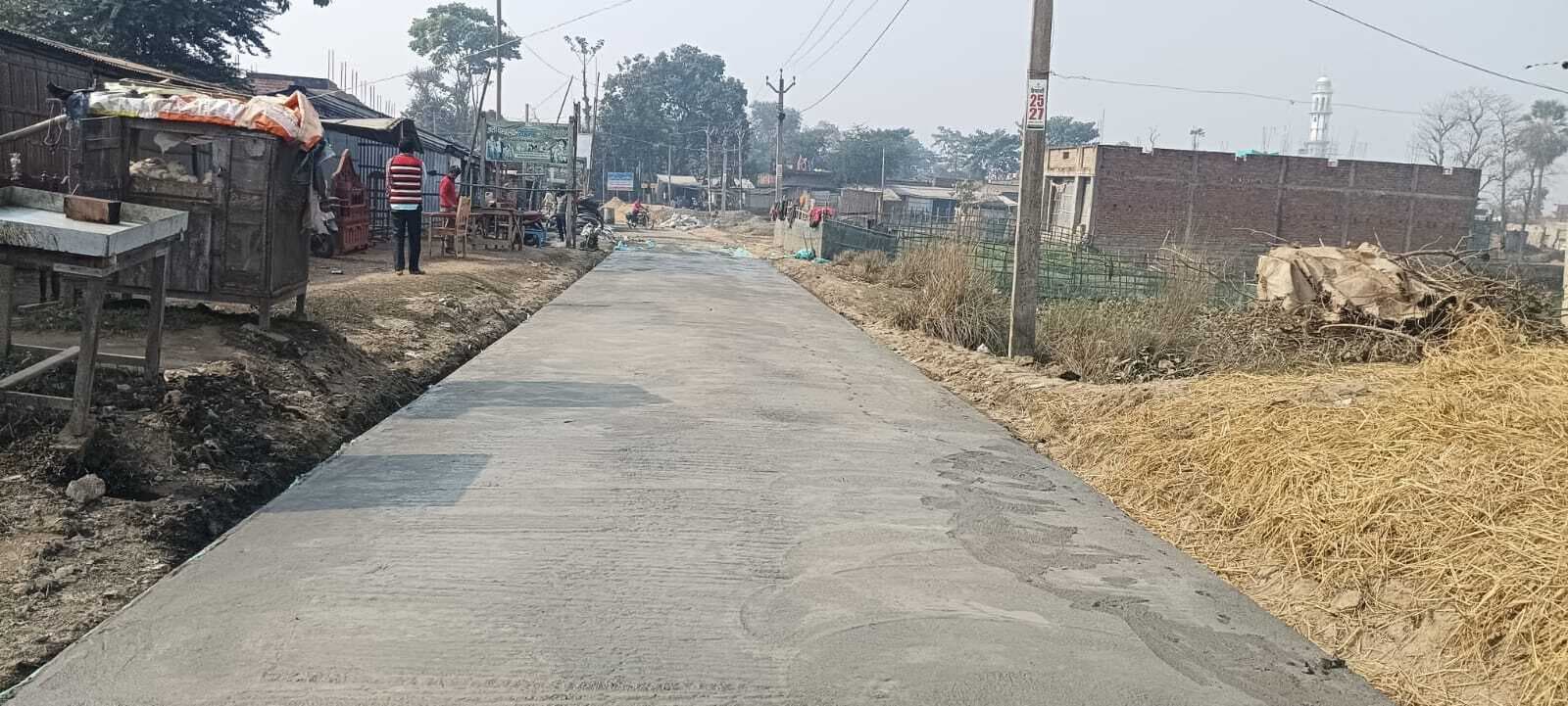 दिघौन गांव में पीसीसी निर्माण में अनियमितता की जांच की मांग