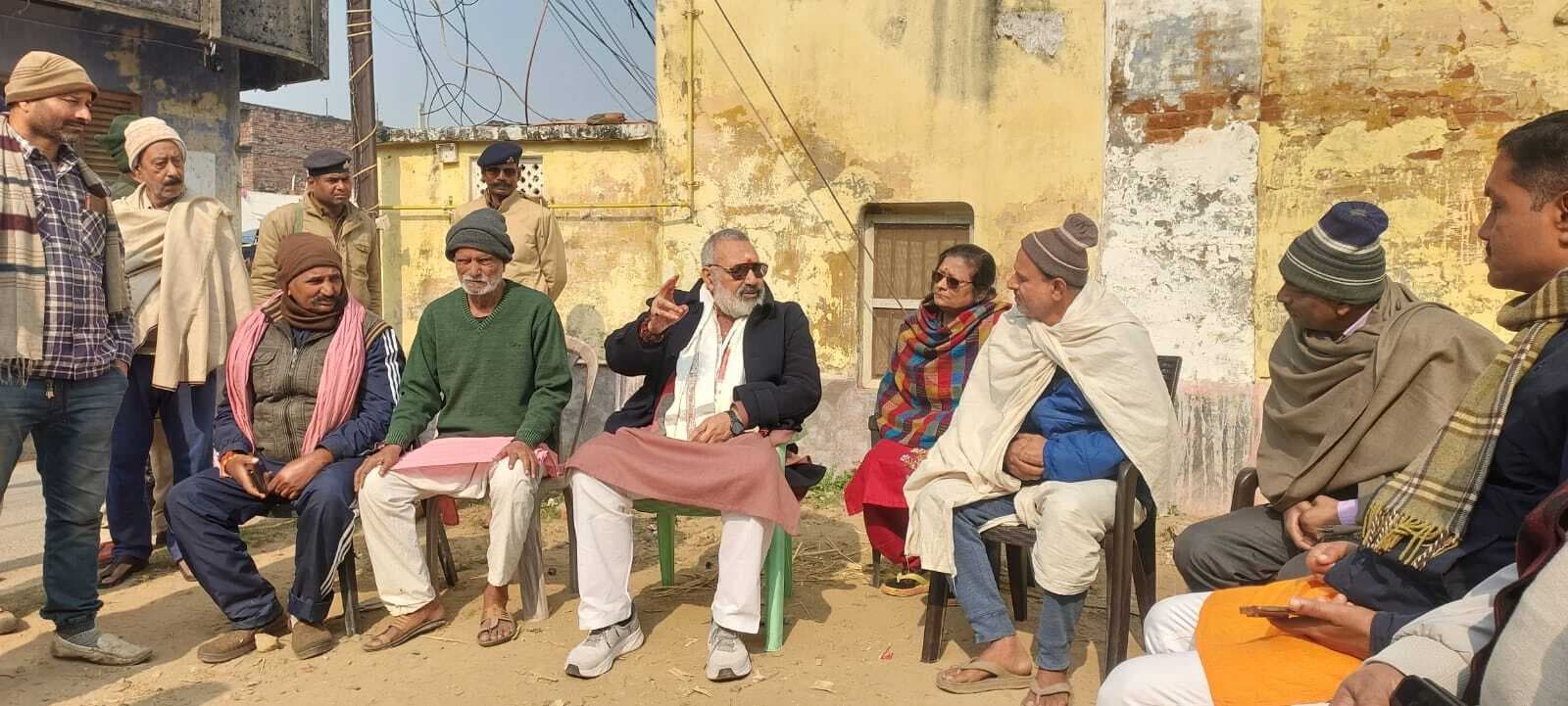 भाजपा के दिवंगत नेताओं के परिजन से मिल गिरिराज सिंह ने बंधाया ढांढस