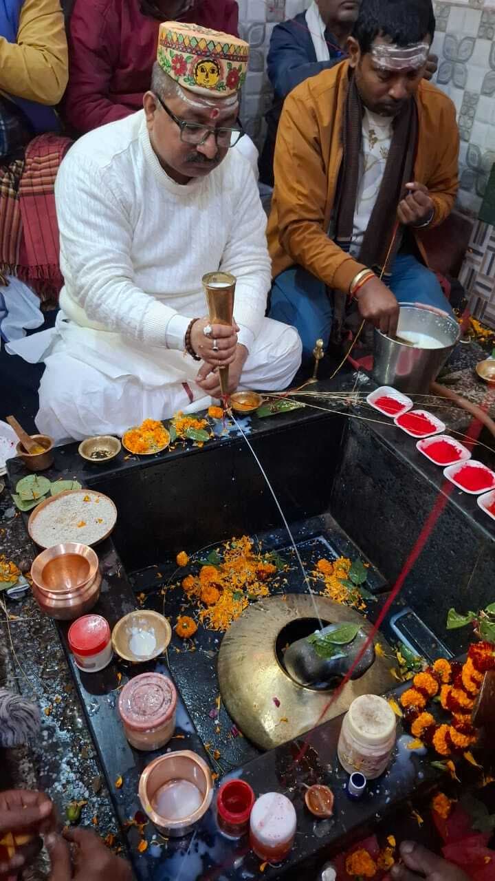 Madhubani News : मानव जीवन को ऊर्जावान बनाने की आध्यात्मिक प्रक्रिया है रुद्राभिषेक