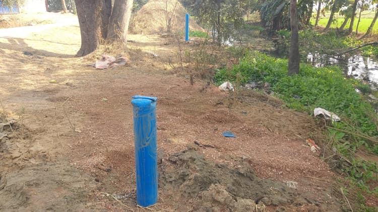 एक ही जगह तीन बोरिंग से भू-गर्भजल संकट की आशंका, ग्रामीणों में आक्रोश