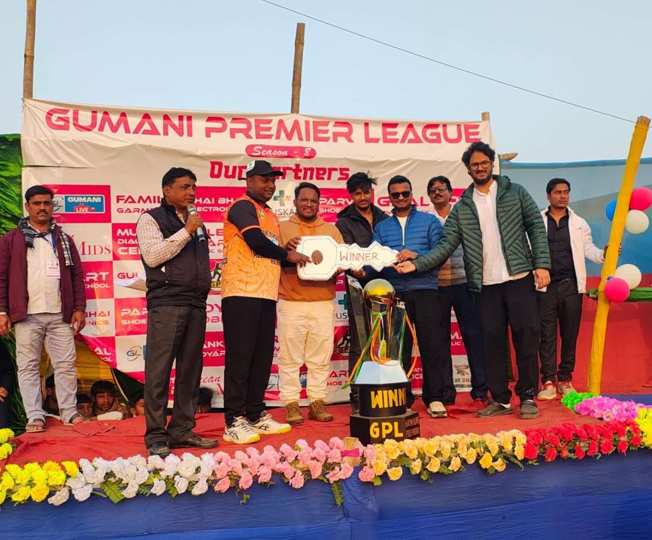 जीपीएल सीजन-8 का विजेता बनने पर कोटालपोखर टीम को मिली बाइक