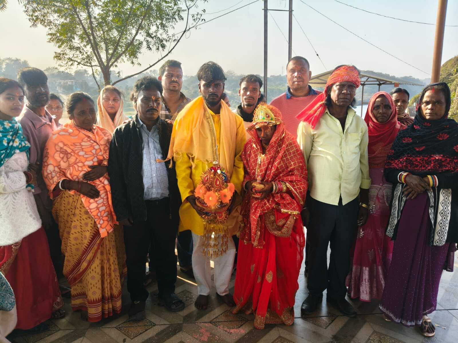 Bokaro News : प्रेमी जोड़े की करायी गयी शादी