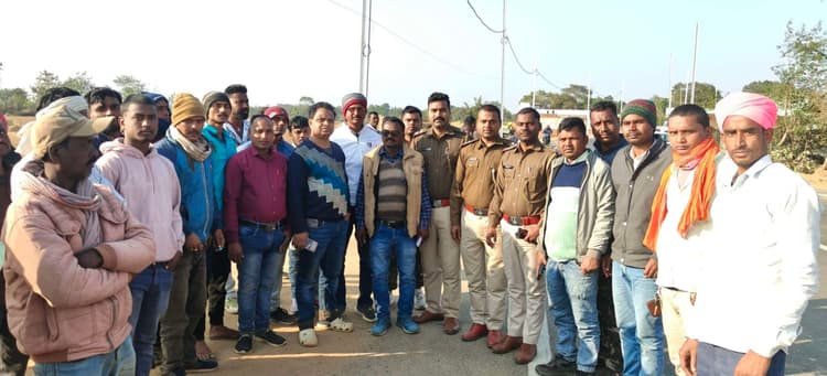 Bokaro News : 20 घंटे जाम रहा कसमार-पिरगुल मार्ग, भारी वाहनों के परिचालन का विरोध