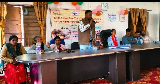 Chaibasa News : केलेंडे बनी बालश्रम मुक्त पंचायत, 100 बच्चों को शिक्षा की मुख्यधारा से जोड़ा