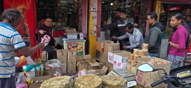 Chaibasa News : तिल, गुड़ व चावल की खरीदारी अधिक