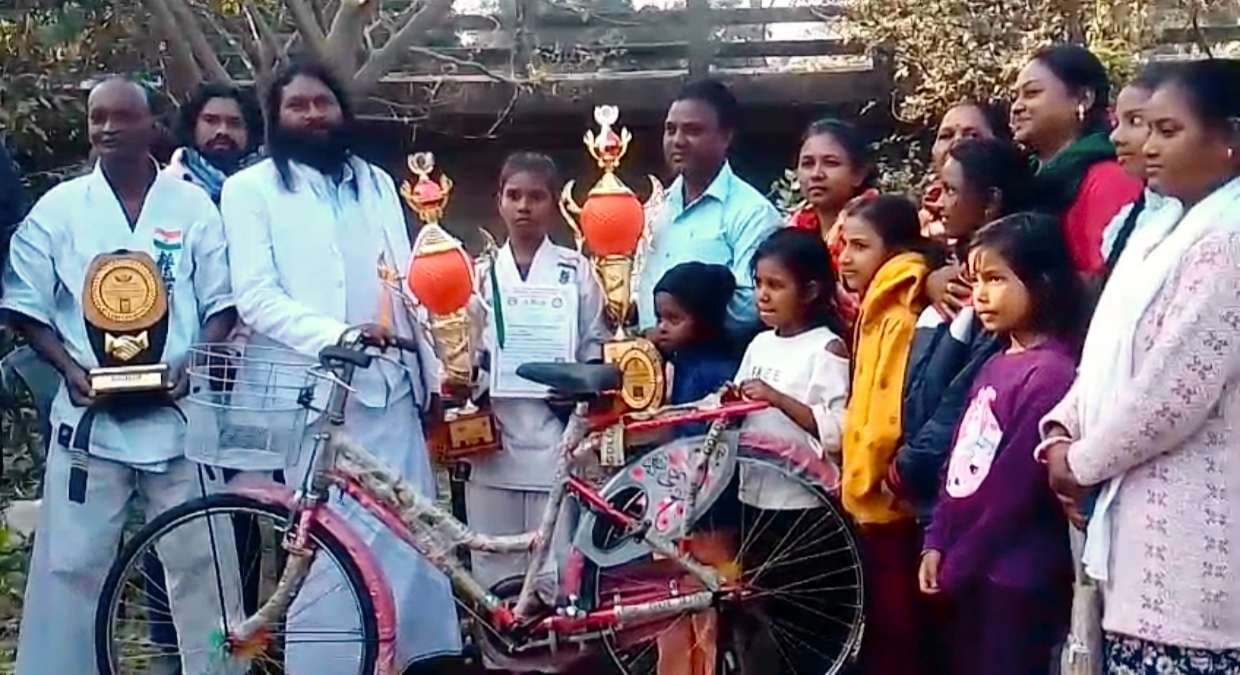 East Singhbhum News : अंतरराष्ट्रीय कराटे प्रतियोगिता में स्वाति बनी विजेता