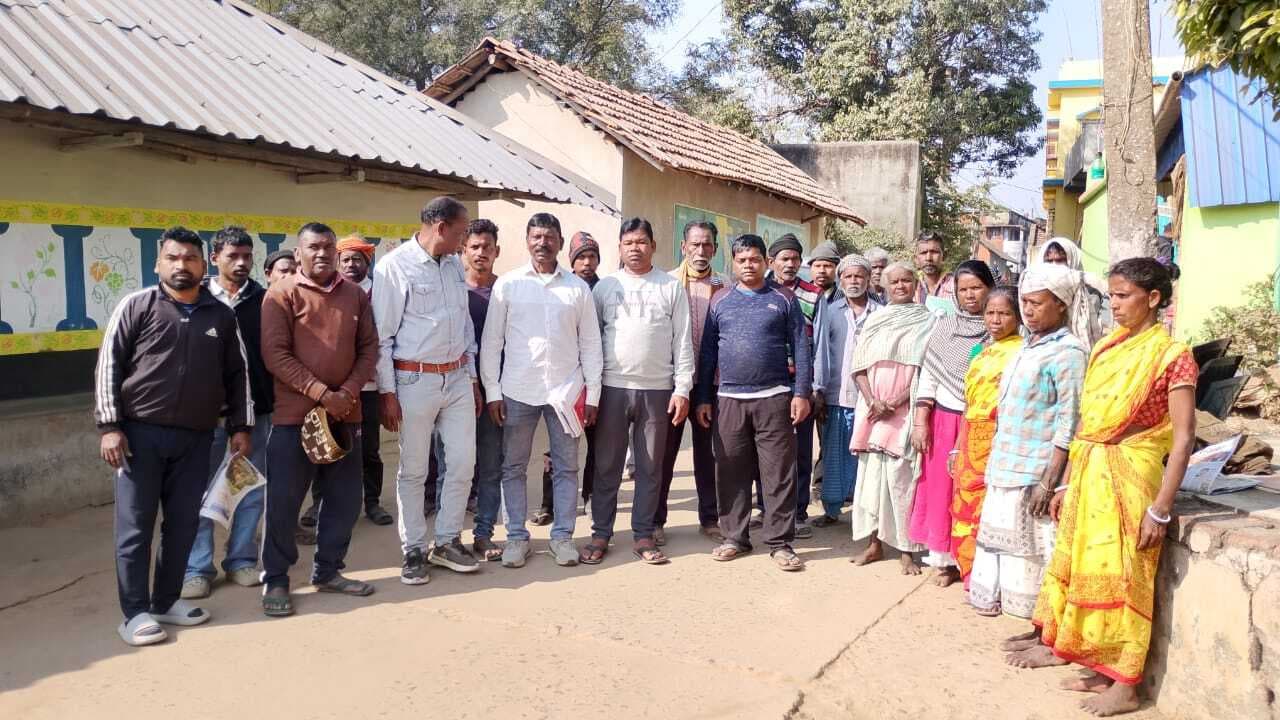 East Singhbhum News : स्वशासन व्यवस्था के विरुद्ध काशिदा गांव में नारी अदालत गठन का विरोध