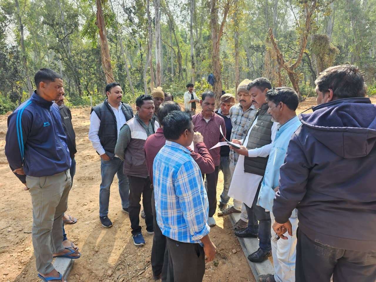 East Singhbhum News : राखा कॉपर में अवैध प्लॉटिंग का विरोध, ग्रामीणों ने भू-माफियाओं को खदेड़ा