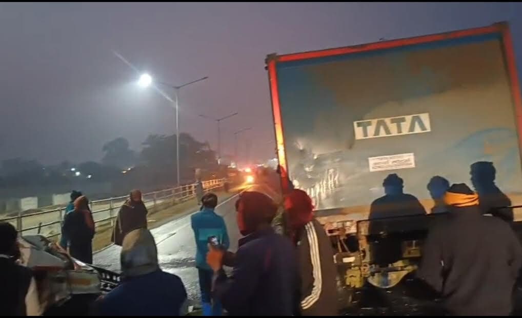 बेलागंज में ट्रक से टकराया पिकअप, छपरा के चालक की मौत