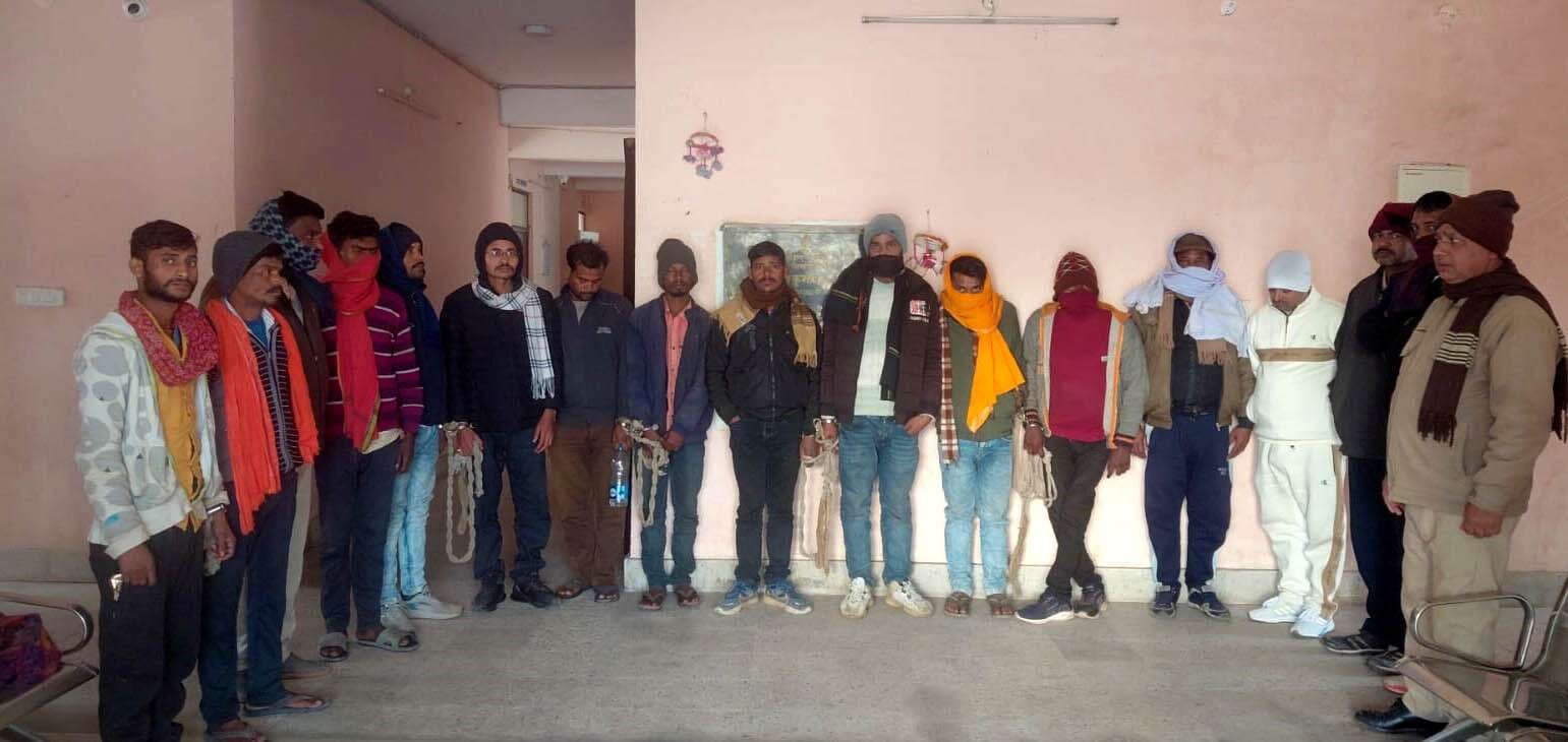 शराब के साथ पांच तस्कर व 11 शराबी गिरफ्तार