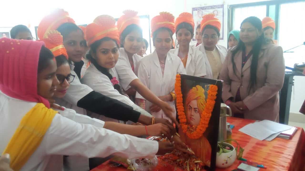 समाज में सकारात्मक परिवर्तन लाना चाहती हैं छात्राएं