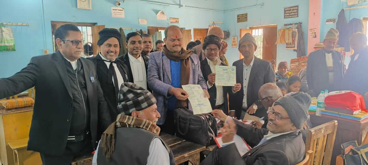 जिला विधिज्ञ संघ चुनाव को ले नौ अधिवक्ताओं ने कराया नामांकन