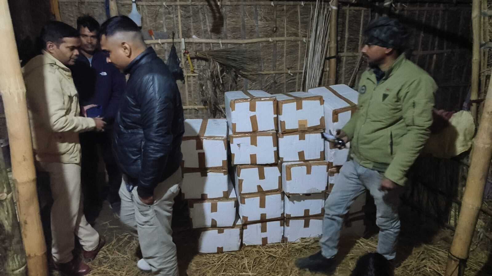 2558 बोतल प्रतिबंधित कफ सिरप बरामद, तस्कर गिरफ्तार