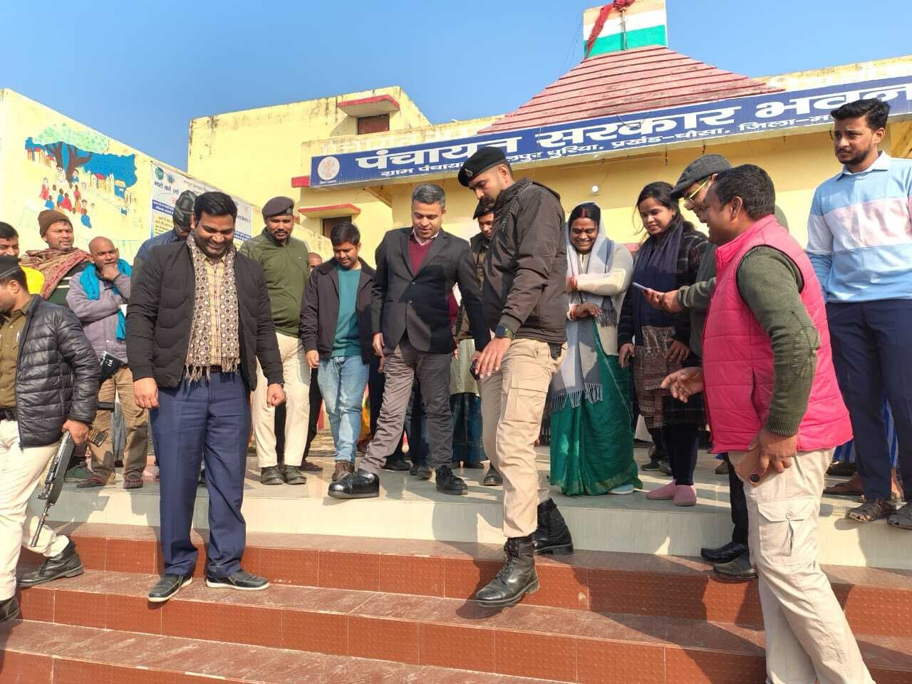 संभावित मुख्यमंत्री कार्यक्रम को लेकर डीएम ने चौसा का किया दौरा