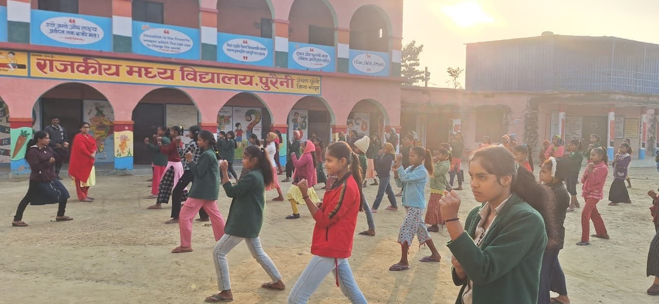 छात्राओं को सिखाया जा रहा आत्मरक्षा का गुर, मार्शल आर्ट एवं जुडो-कराटे की दी जा रही ट्रेनिंग