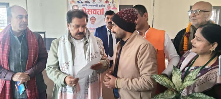 डोम सड़क को स्टेट हाइवे बनाने को लेकर मंत्री को सौंपा ज्ञापन