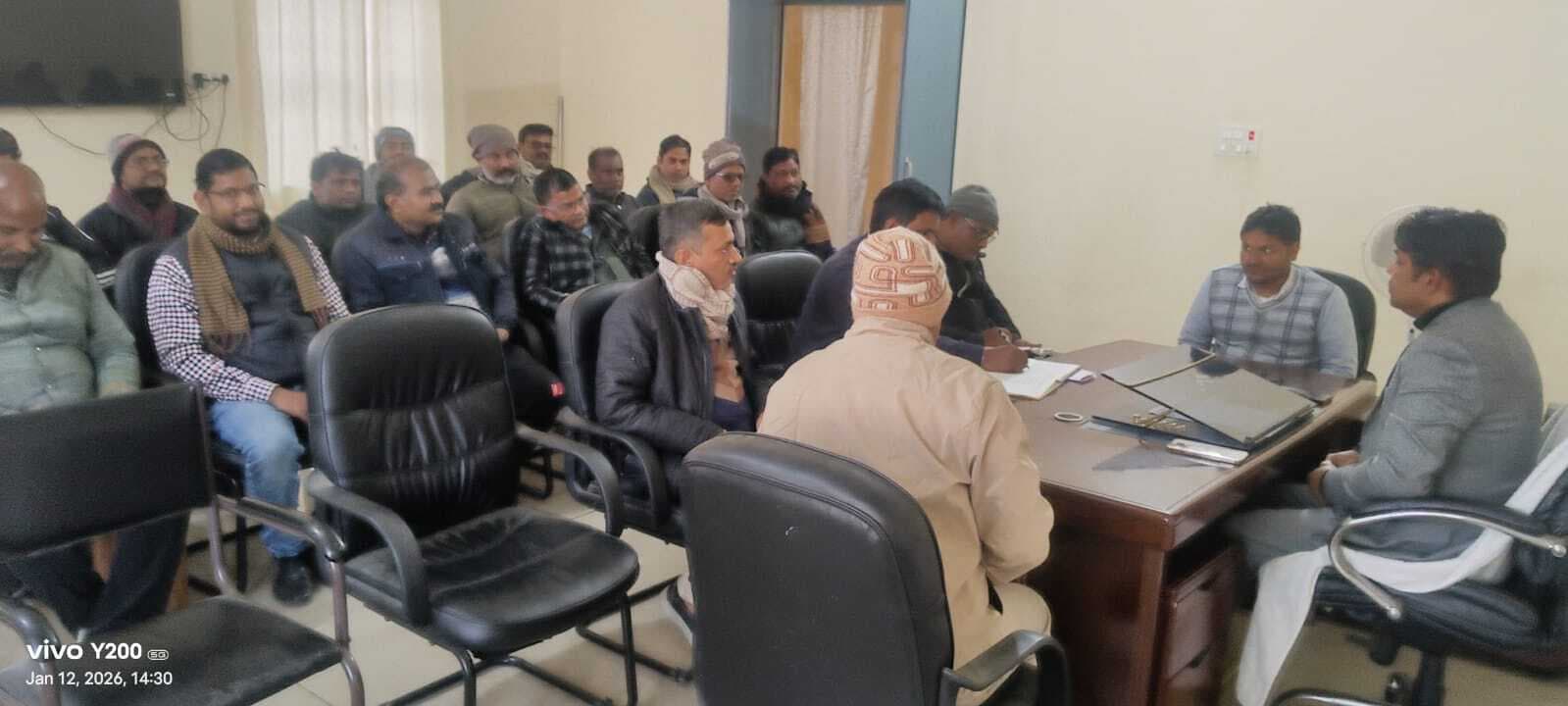 मनरेगा कार्यालय में की समीक्षा बैठक, योजनाओं की प्रगति को लेकर दिए गए निर्देश