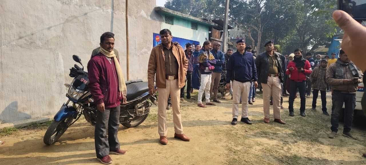 घरेलू कलह में हत्या या आत्महत्या की गुत्थी में उलझी पुलिस