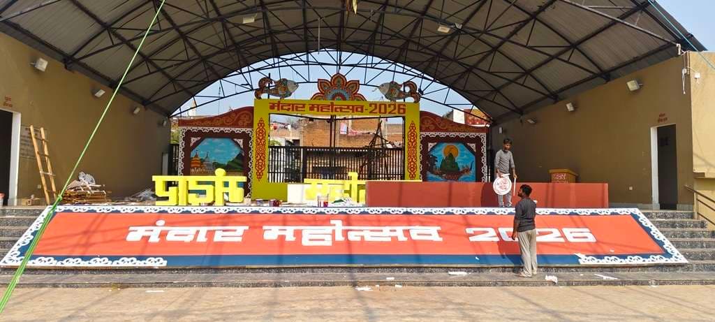 बौंसी मेला को लेकर तैयारियां जोरों पर, लोक कला से सजा महोत्सव मंच व प्रवेश द्वार