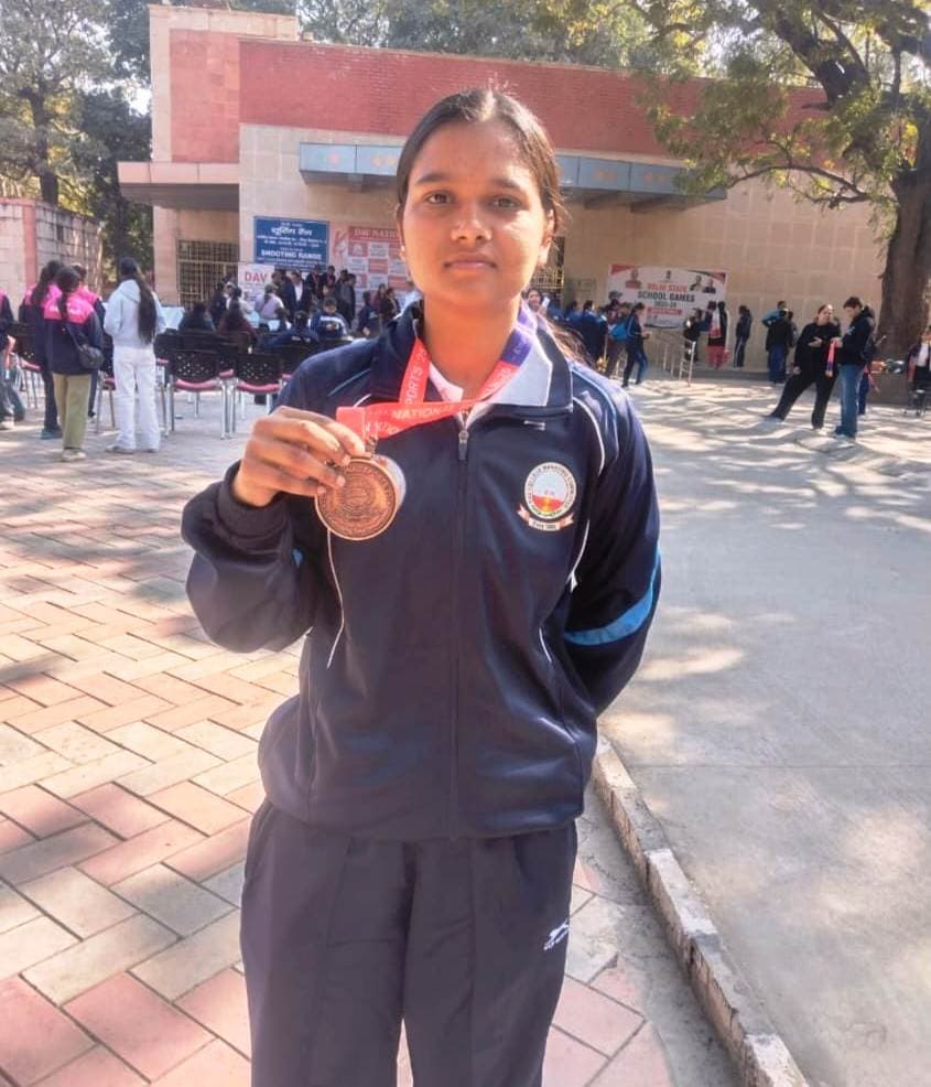 टेटियाबंबर की श्रेया ने राष्ट्रीय शूटिंग में कांस्य पदक जीतकर जिले का बढ़ाया मान