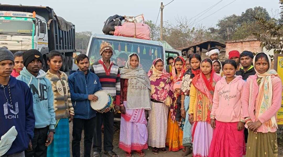 मंदार हिल पर्वत के लिए रवाना हुए सफाहोड़ समुदाय के हजारों श्रद्धालु