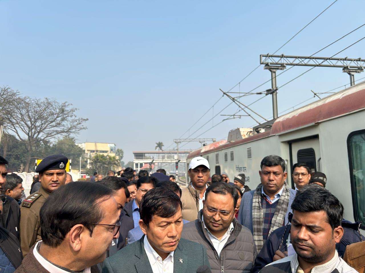 रेल महाप्रबंधक ने विभिन्न विभागों का किया निरीक्षण, अधिकारी को दिए निर्देश