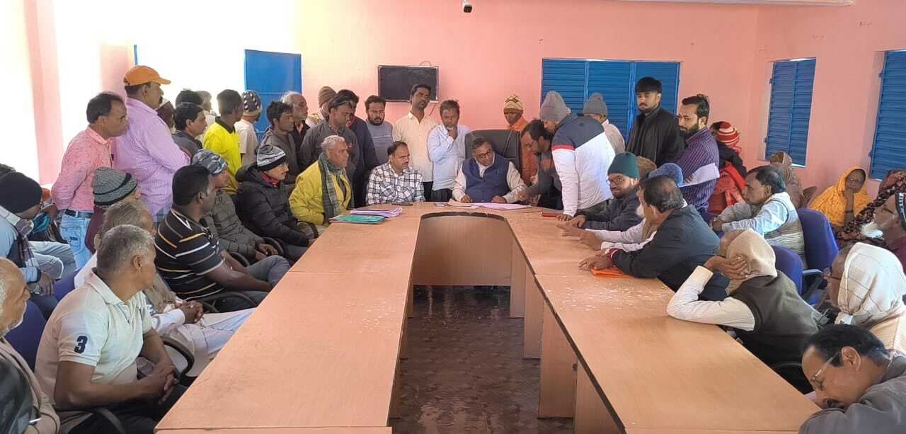 भूमि अधिग्रहण को लेकर सीओ ने रैयतों के साथ की चर्चा