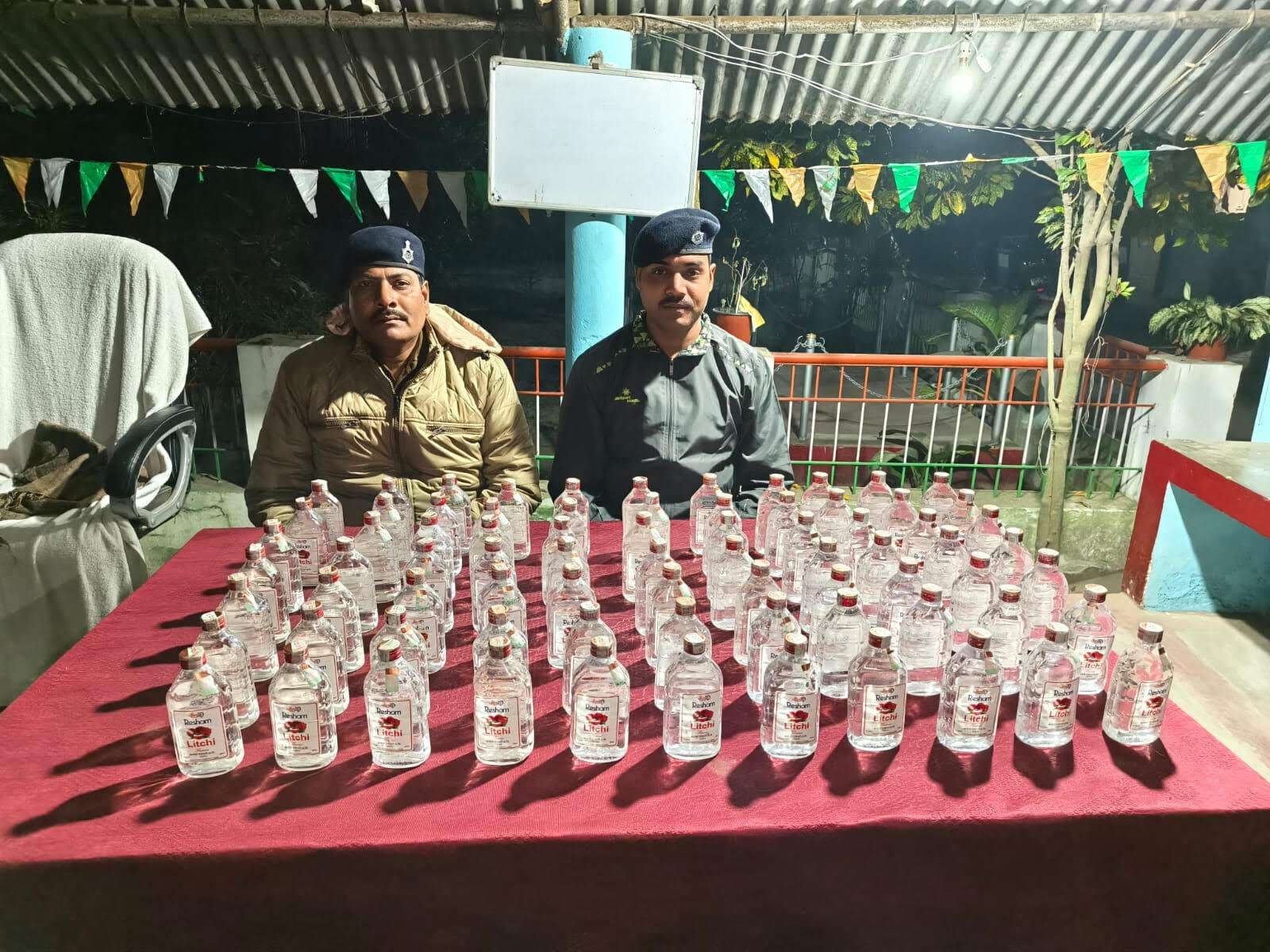 85 बोतल शराब जब्त, तस्कर फरार