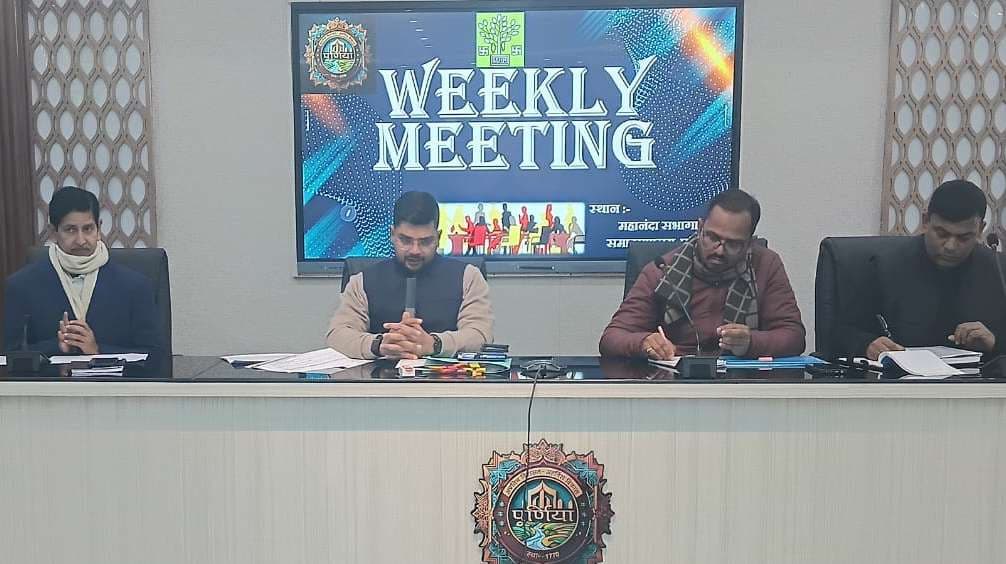 लोगों को ऑफिस में सम्मान के साथ बैठायें, फिर सुनें उनकी समस्या : डीएम