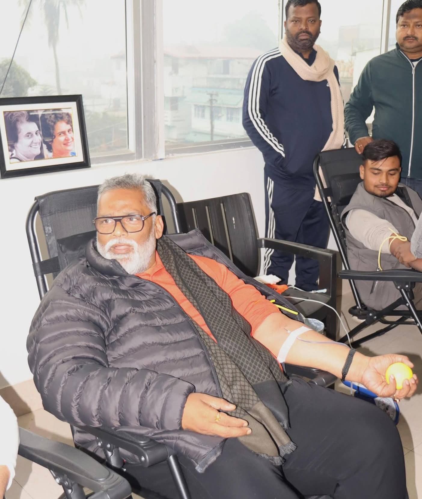 प्रियंका गांधी के जन्मदिन पर पप्पू यादव ने किया रक्तदान