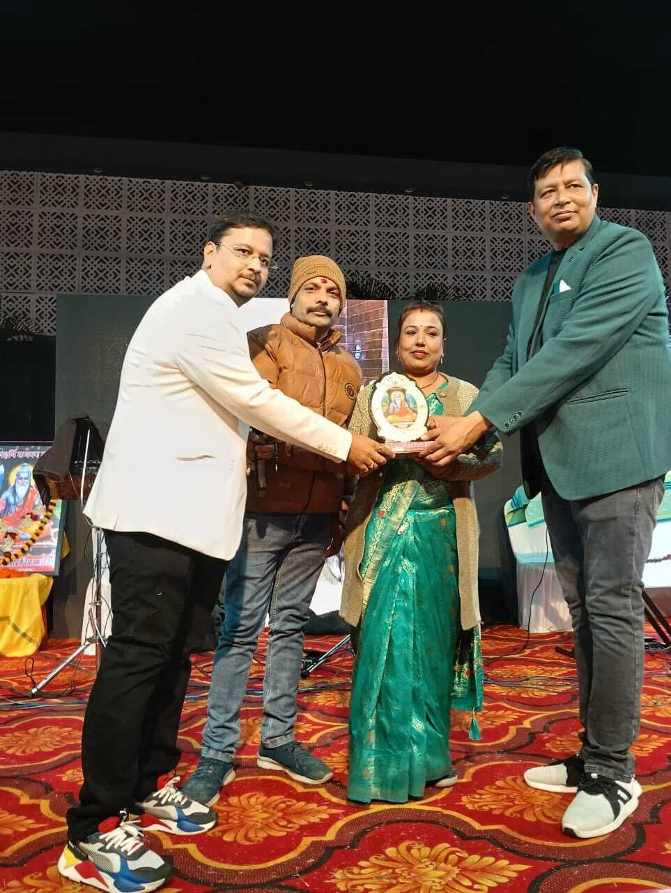 Deoghar news : केसरवानी वैश्य सभा के मिलन समारोह सह शरद मेला का समापन