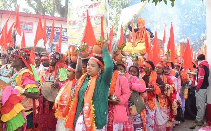 महाकुंभ में आदिवासी सनातनी परंपराओं का भव्य संगम